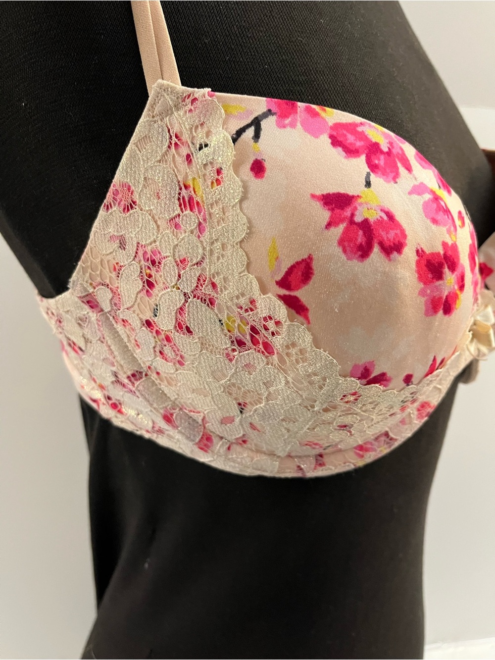 Victoria's Secret Pink Floral Lace Push-Up Bra with Cream Trim